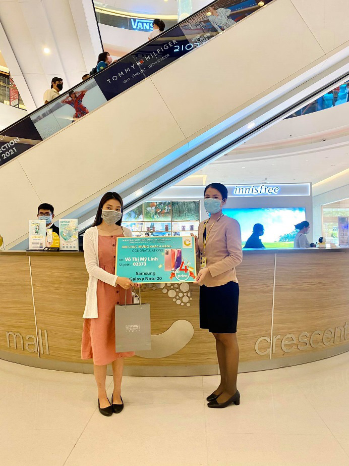 Quà tặng tổng trị giá hơn 1 tỷ đồng đến tay khách hàng nhân dịp sinh nhật Crescent Mall - Ảnh 3. Quà tặng tổng trị giá hơn 1 tỷ đồng đến tay khách hàng nhân dịp sinh nhật Crescent Mall - Ảnh 3.