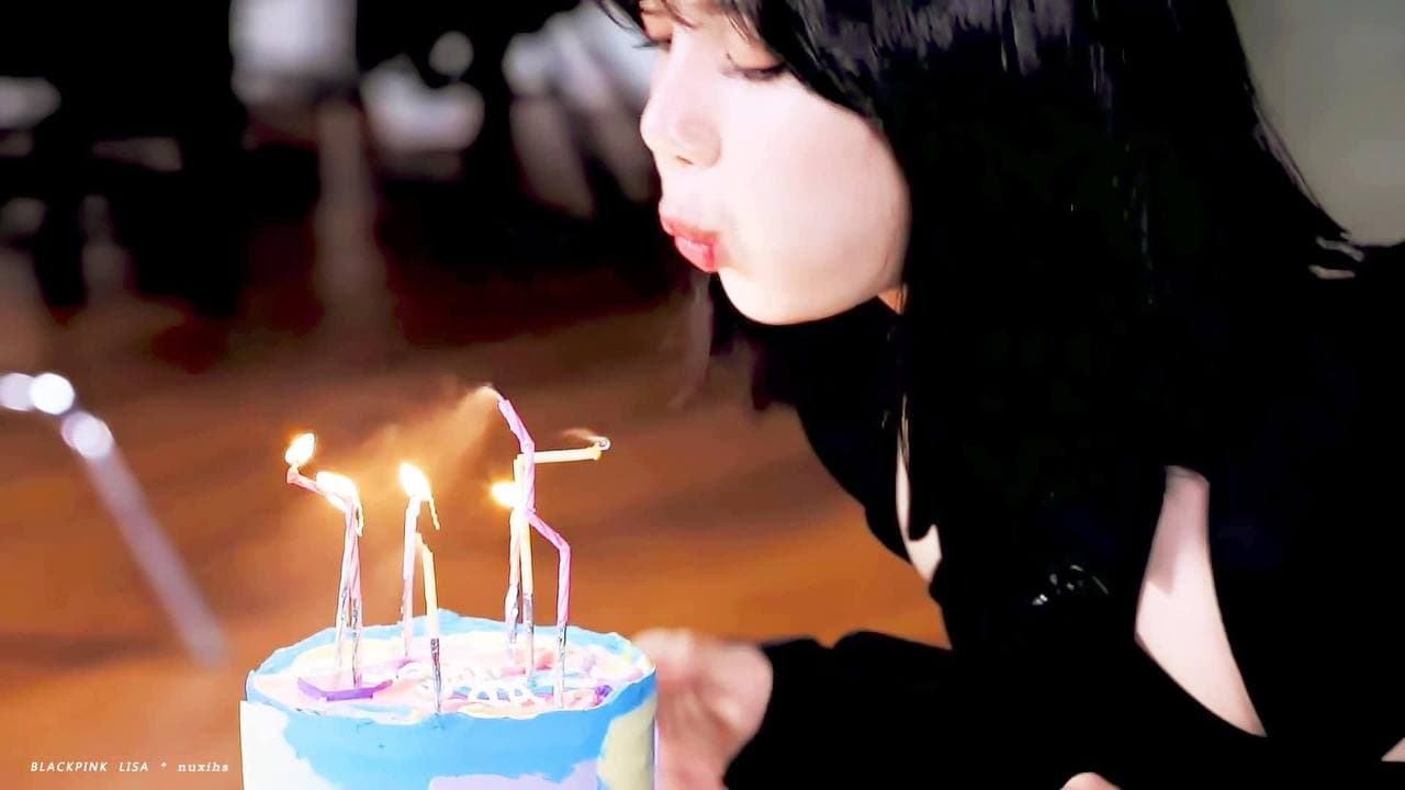 Lisa BLACKPINK lại lập thành tích khủng trong ngày sinh nhật