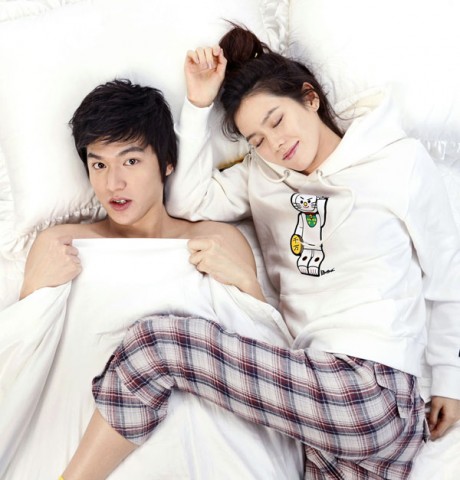Bộ ảnh Son Ye Jin và Lee Min Ho ôm ấp cực tình bất ngờ hot trở lại sau 11 năm, fan choáng nặng vì tập cuối có tận 3 cảnh nóng - Ảnh 6.