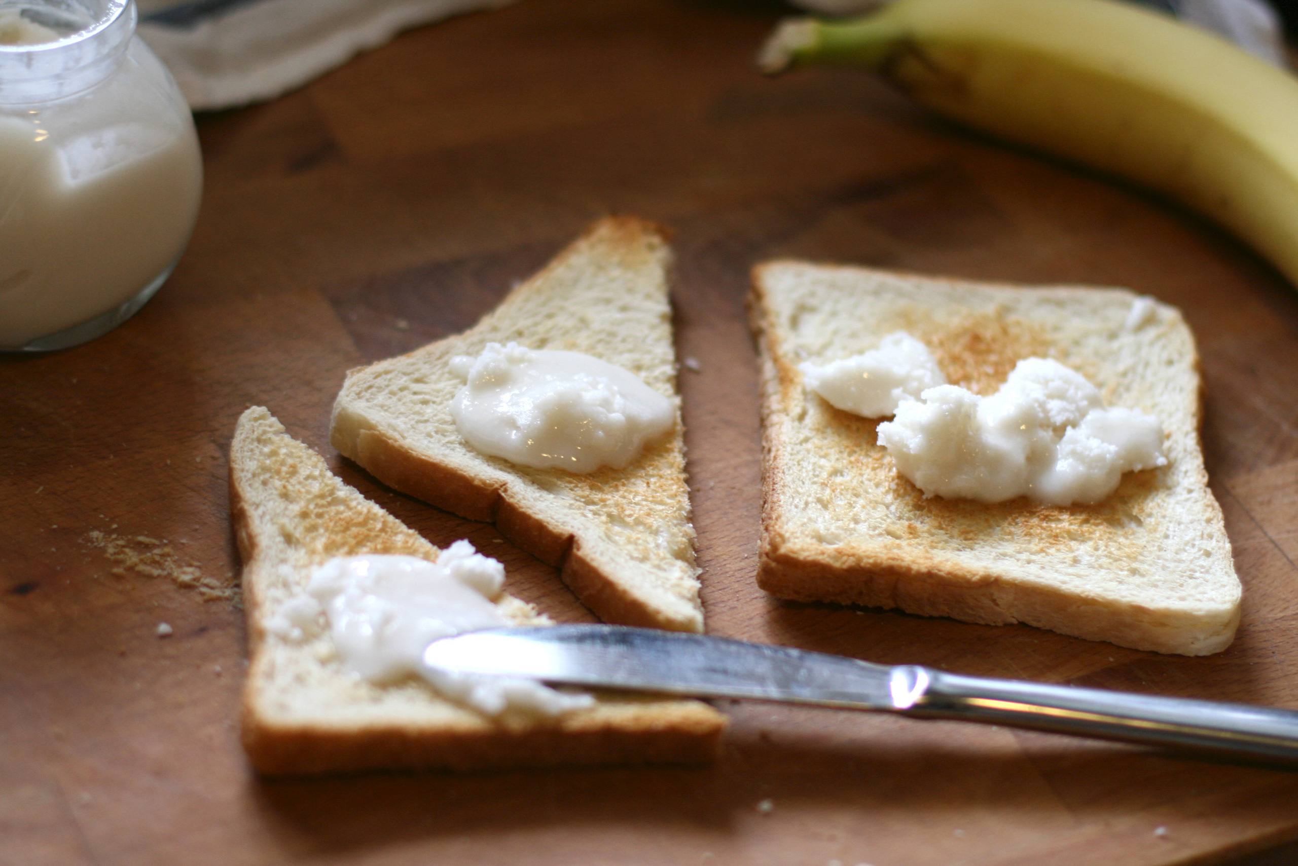 Tăng Thanh Hà thường xuyên dùng bơ dừa để ăn với bánh mì và đây là cách để chúng ta tự làm nguyên liệu này - Ảnh 10.