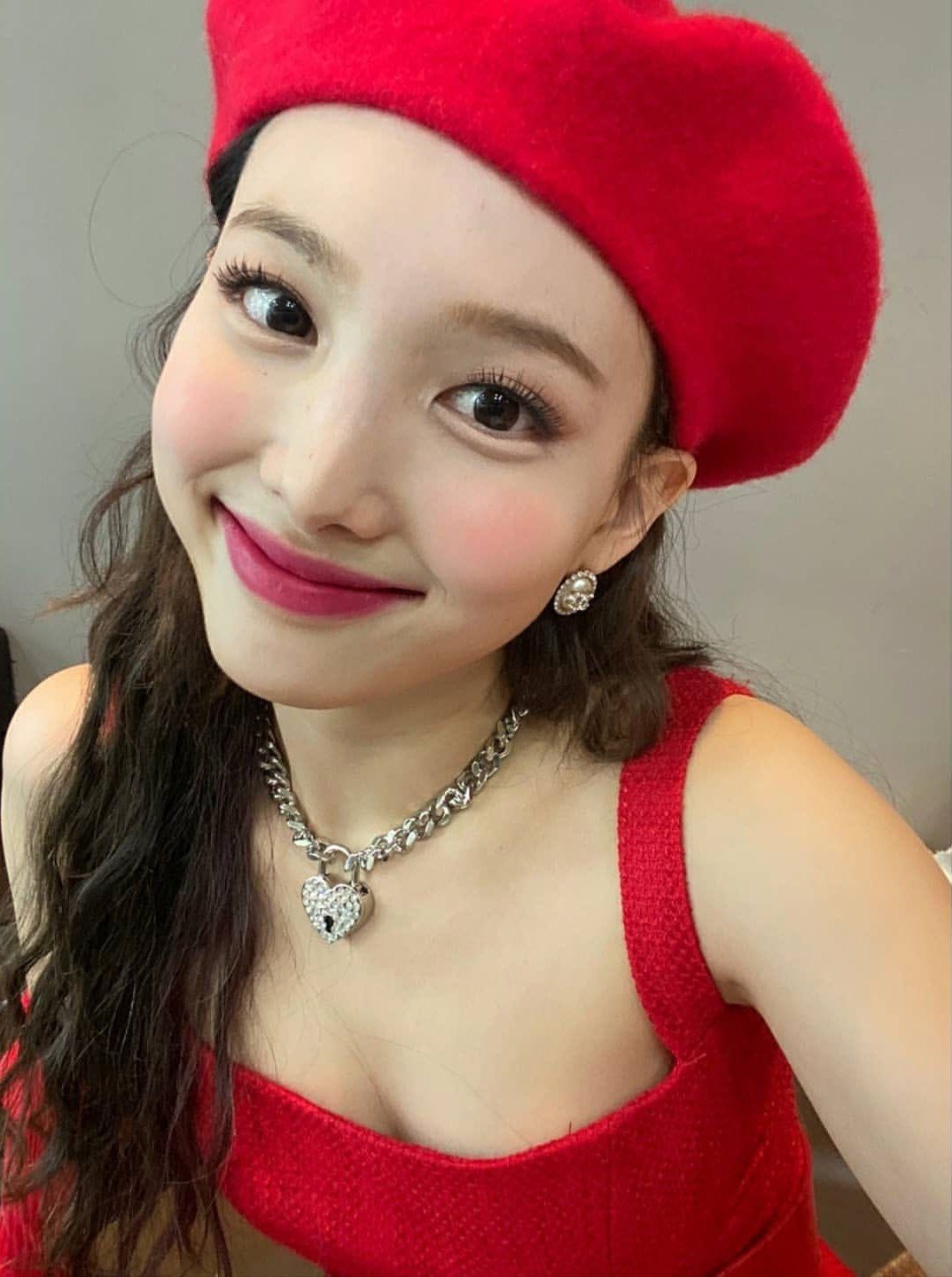 Style makeup "vạn người chê" của Twice biến idol từ xinh như mộng thành trò hề vì phấn son - Ảnh 9. Style makeup "vạn người chê" của Twice biến idol từ xinh như mộng thành trò hề vì phấn son - Ảnh 9.