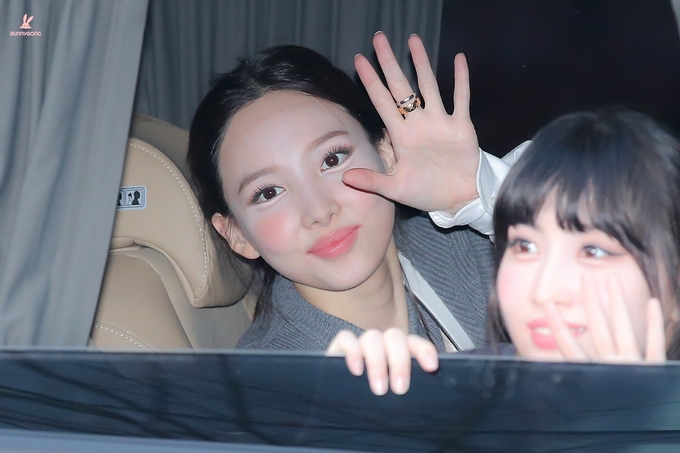 Style makeup "vạn người chê" của Twice biến idol từ xinh như mộng thành trò hề vì phấn son - Ảnh 2. Style makeup "vạn người chê" của Twice biến idol từ xinh như mộng thành trò hề vì phấn son - Ảnh 2.