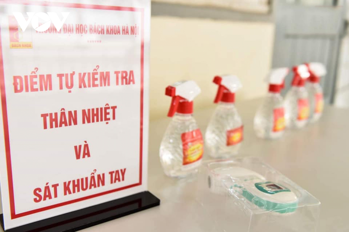 Các trường Đại học ở Hà Nội thực hiện vệ sinh, khử khuẩn chuẩn bị đón sinh viên trở lại - Ảnh 12.