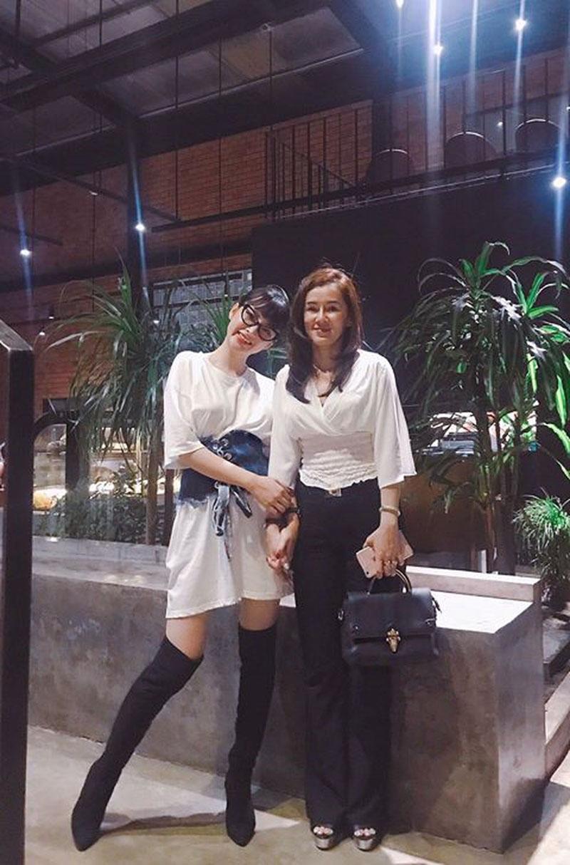 4 người mẹ của sao Việt: Nhan sắc trẻ như không tuổi, phong cách ăn mặc còn lấn át cả con gái 21 y10 16151823988221307380244