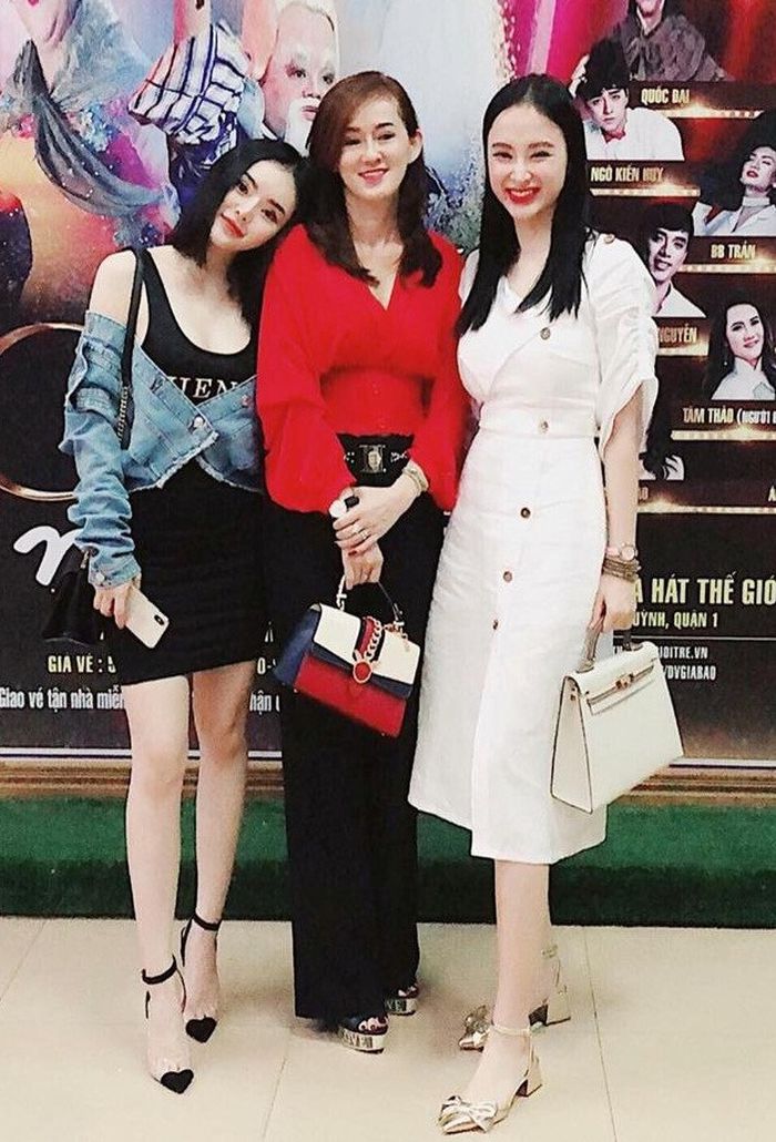 4 người mẹ của sao Việt: Nhan sắc trẻ như không tuổi, phong cách ăn mặc còn lấn át cả con gái 20 y9 1615182399154297974318
