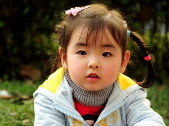 Bé gái 3 tuổi thoát chết kỳ diệu trong trận động đất thảm khốc nhất lịch sử Trung Quốc và hành trình khó tin của &quot;thiên thần một chân&quot; - Ảnh 5.