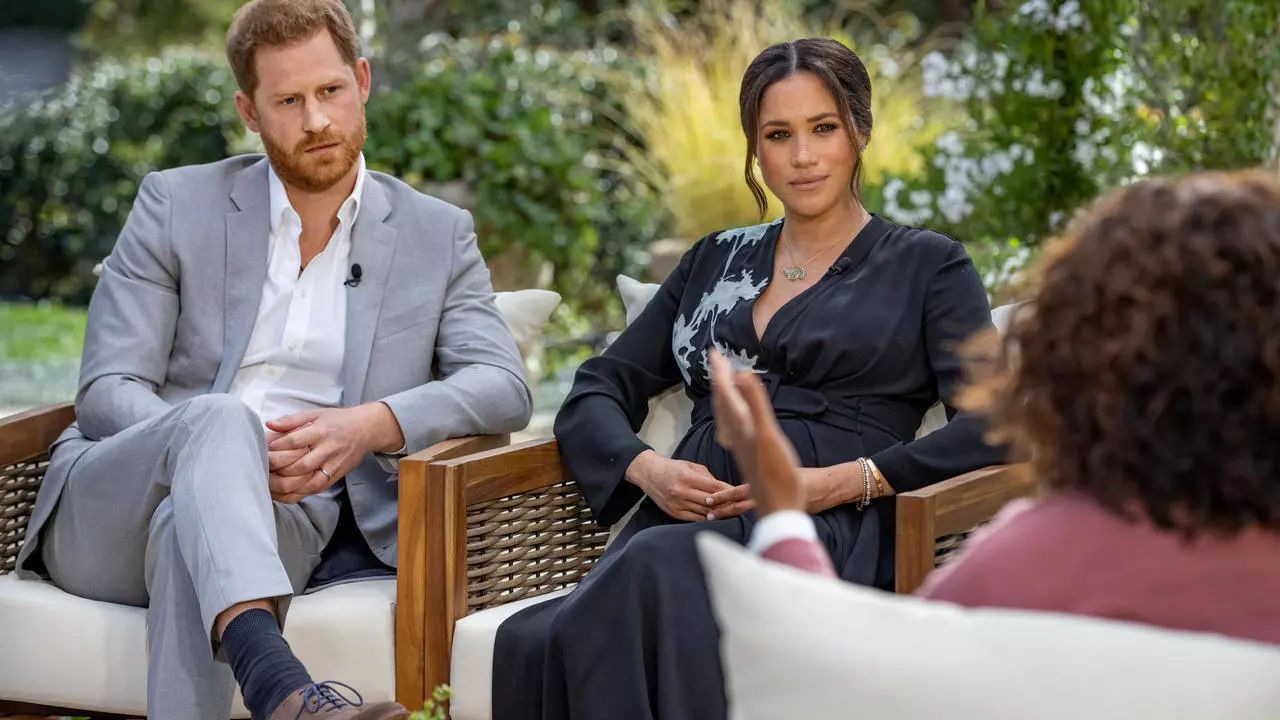 Meghan Markle bị lục lại ảnh cũ, nghi vấn thẩm mĩ nhan sắc rõ mồn một: Sống mũi &quot;giả trân&quot;  - Ảnh 1.