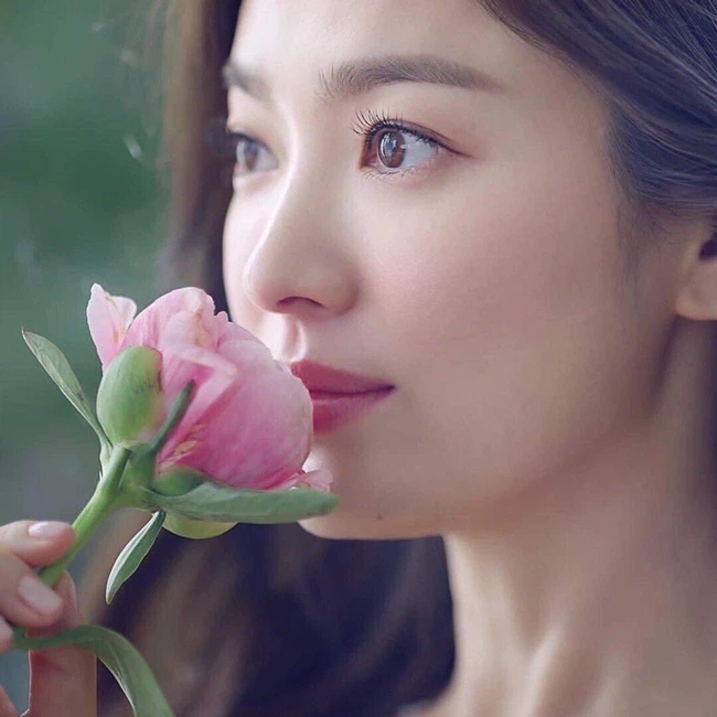 Nhan sắc thật của Song Hye Kyo có đẹp như nhiều người ca tụng, tiết lộ của nữ đồng nghiệp từng làm việc chung sẽ làm sáng tỏ - Ảnh 2.