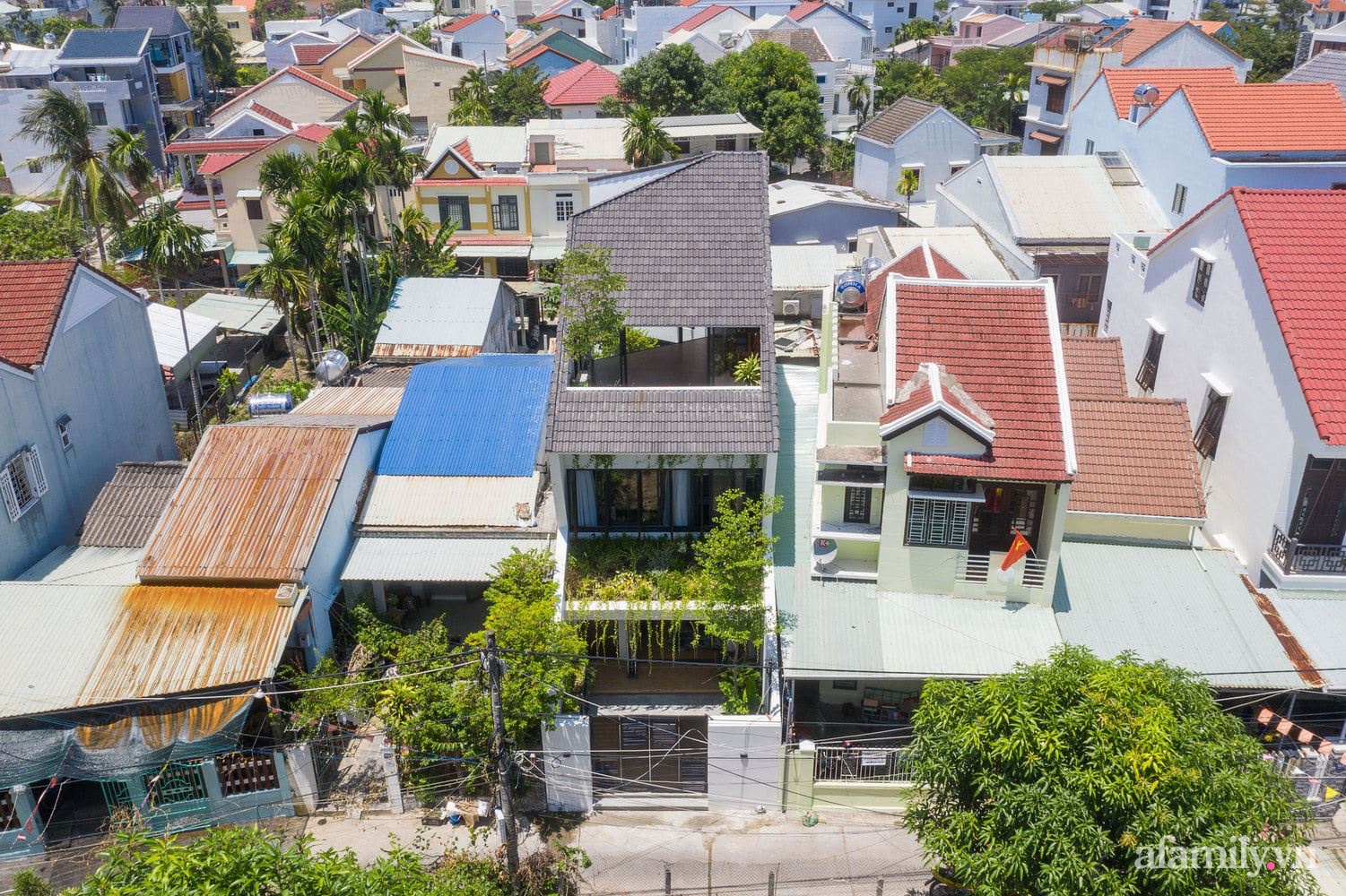 Ngôi nhà nằm sâu trong ngõ nhỏ đẹp hiện đại, gần gũi với thiên nhiên dành cho 3 thế hệ ở Hội An - Ảnh 5.