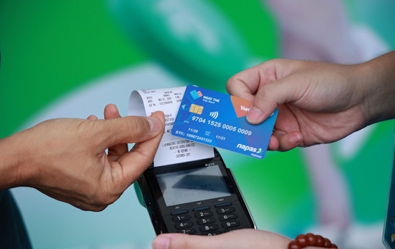 Cuối tháng 3, các ngân hàng sẽ chỉ phát hành thẻ ATM gắn chip, loại thẻ này có ưu điểm gì mà lại có sự chuyển đổi này? - Ảnh 6.
