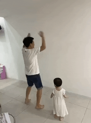 Nhìn cách Trường Giang cùng con gái tập thể dục buổi sáng, bảo sao Nhã Phương không bị “ra rìa” - Ảnh 1.