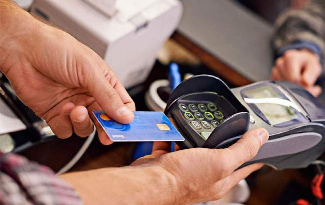 Cuối tháng 3, các ngân hàng sẽ chỉ phát hành thẻ ATM gắn chip, loại thẻ này có ưu điểm gì mà lại có sự chuyển đổi này? - Ảnh 3.