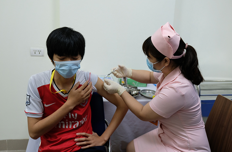 Sáng 12/4: 6 người đầu tiên tiêm thử nghiệm mũi 2 vắc xin COVIVAC phòng COVID-19 của Việt Nam - Ảnh 1. Sáng 12/4: 6 người đầu tiên tiêm thử nghiệm mũi 2 vắc xin COVIVAC phòng COVID-19 của Việt Nam - Ảnh 1.