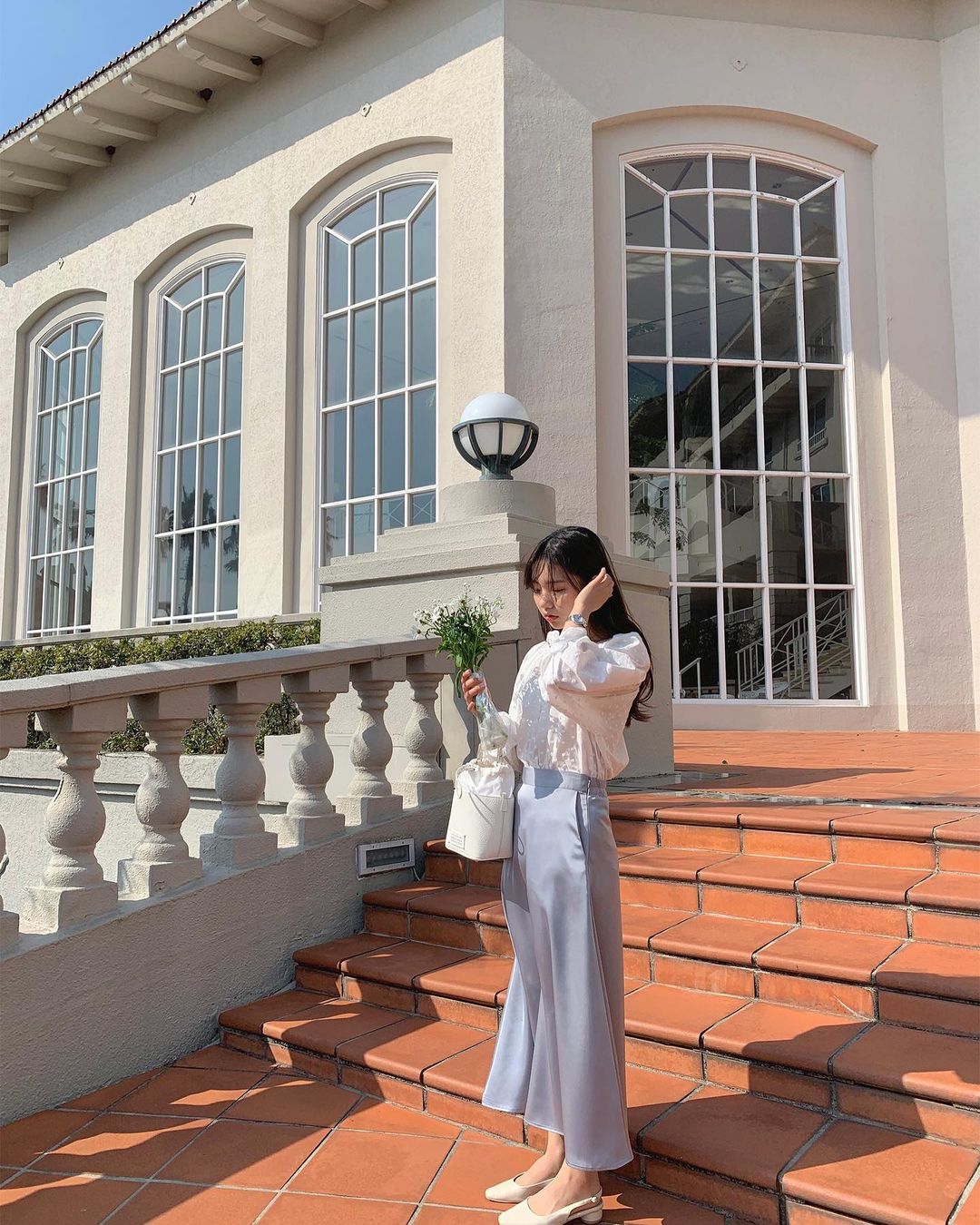 Gái Hàn có 12 cách lên đồ với áo blouse đẹp mê, xem xong là muốn copy đến sở làm liền - Ảnh 6. Gái Hàn có 12 cách lên đồ với áo blouse đẹp mê, xem xong là muốn copy đến sở làm liền - Ảnh 6.