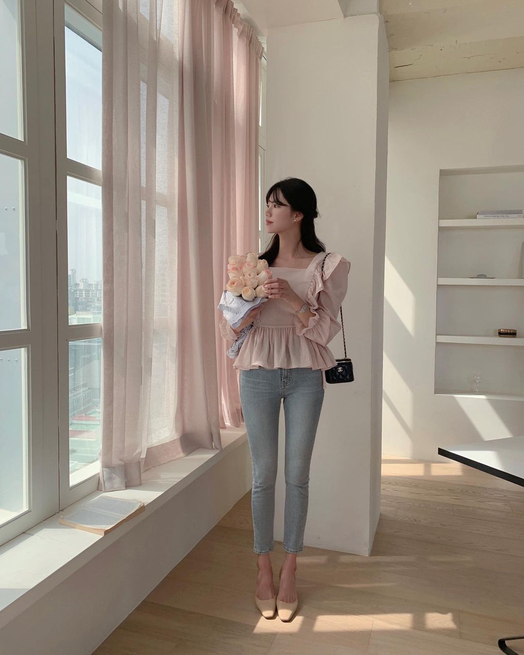 Gái Hàn có 12 cách lên đồ với áo blouse đẹp mê, xem xong là muốn copy đến sở làm liền - Ảnh 2. Gái Hàn có 12 cách lên đồ với áo blouse đẹp mê, xem xong là muốn copy đến sở làm liền - Ảnh 2.