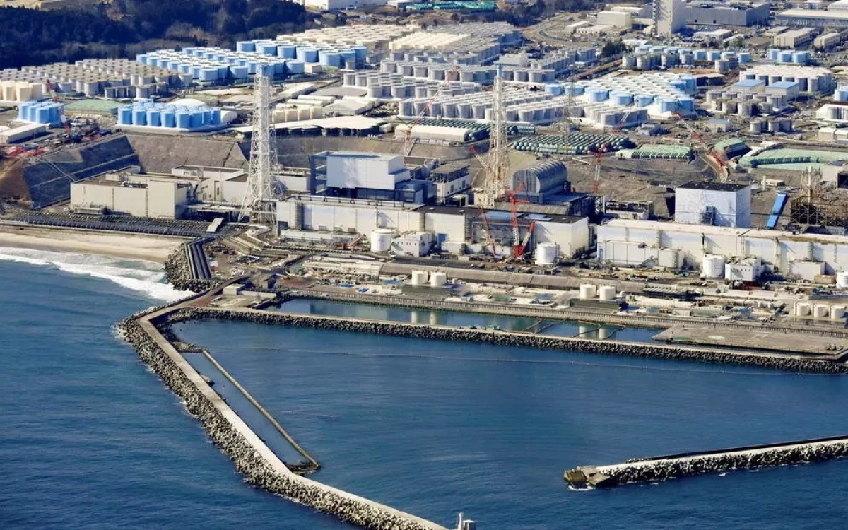 Nhật Bản quyết định xả nước nhiễm xạ ra biển trong 2 năm tới - Ảnh 1.