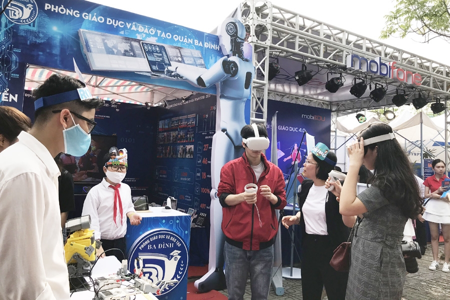 Tưng bừng các hoạt động tại Ngày hội Công nghệ thông tin ngành giáo dục Thủ đô - Ảnh 4. Tưng bừng các hoạt động tại Ngày hội Công nghệ thông tin ngành giáo dục Thủ đô - Ảnh 4.