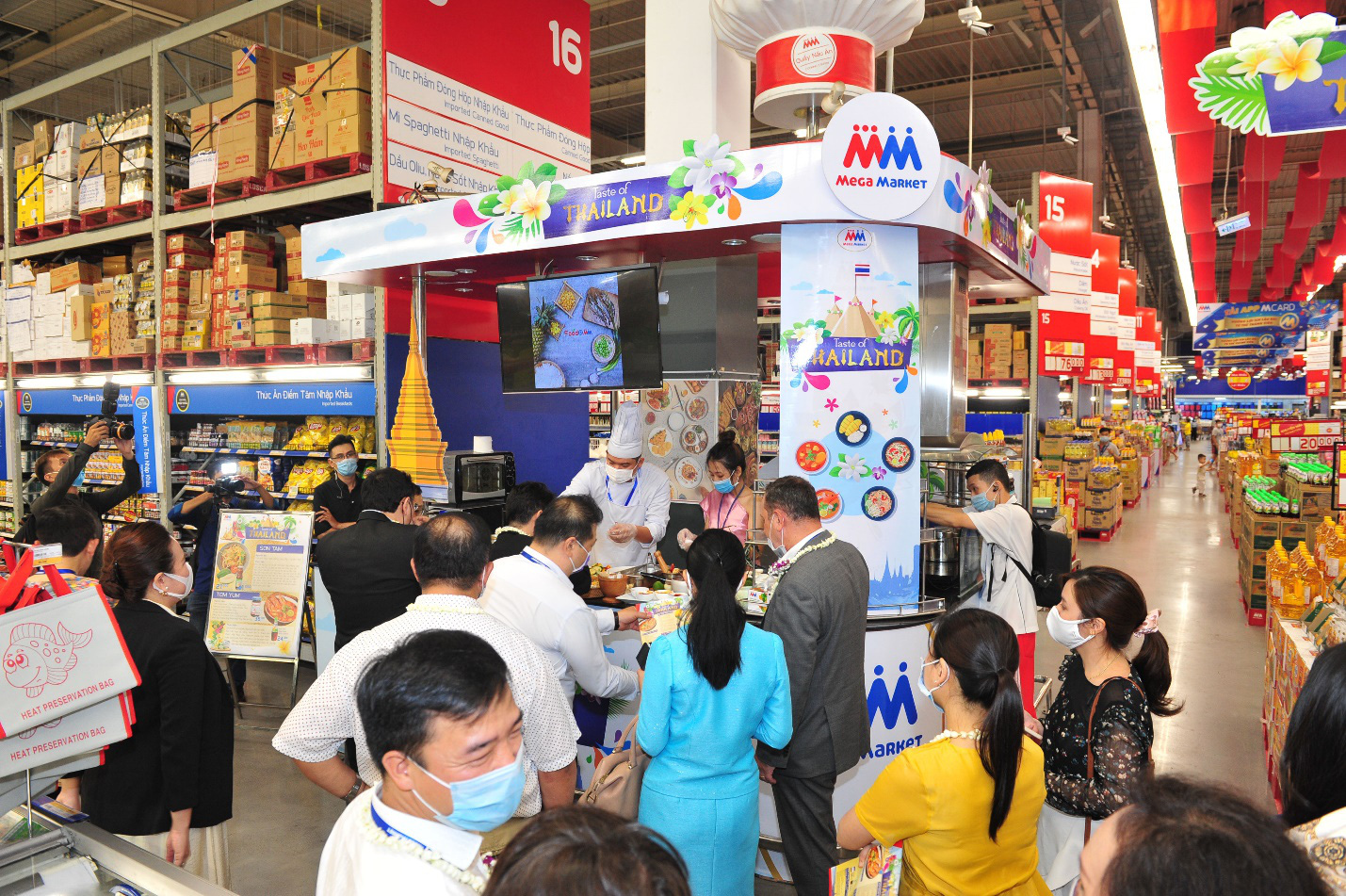 Vui Tết Songkran, h&acirc;n hoan mua sắm - Ảnh 3.