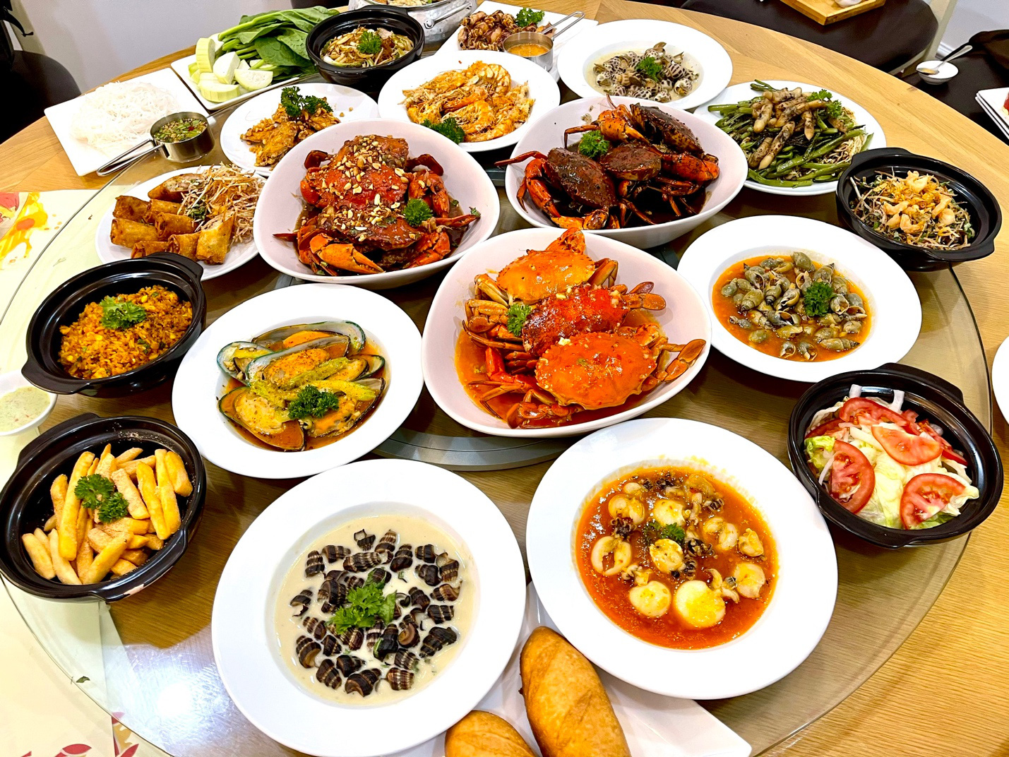 Đại tiệc buffet cua siêu đỉnh tại Sài Gòn, ăn thả ga không lo về giá - Ảnh 3.