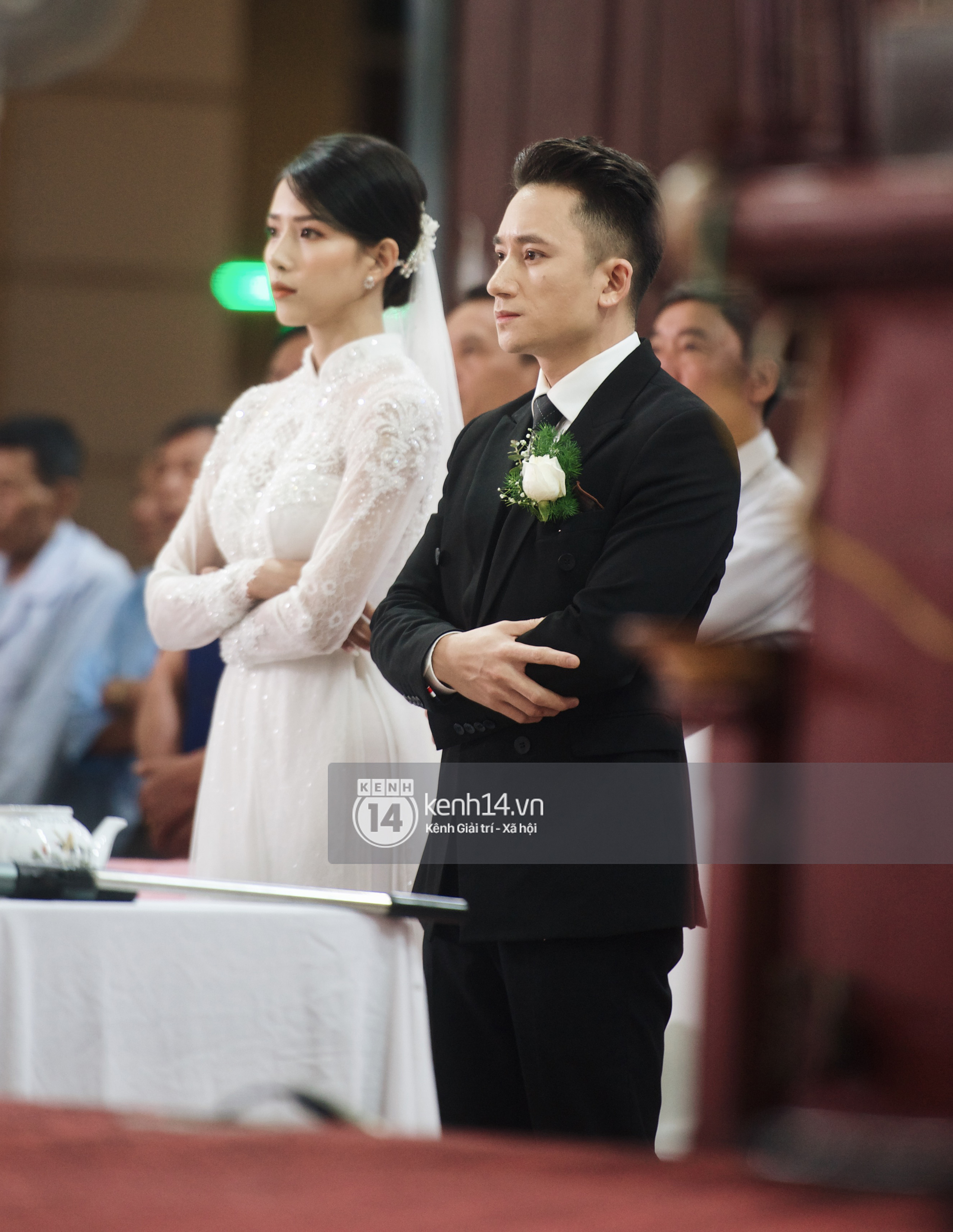 Vừa 'tố' ê-kíp chụp ảnh thiếu chuyên nghiệp, Phan Mạnh Quỳnh và bà xã Khánh  Vy khoe loạt hình cưới tình tứ tại Đà Lạt
