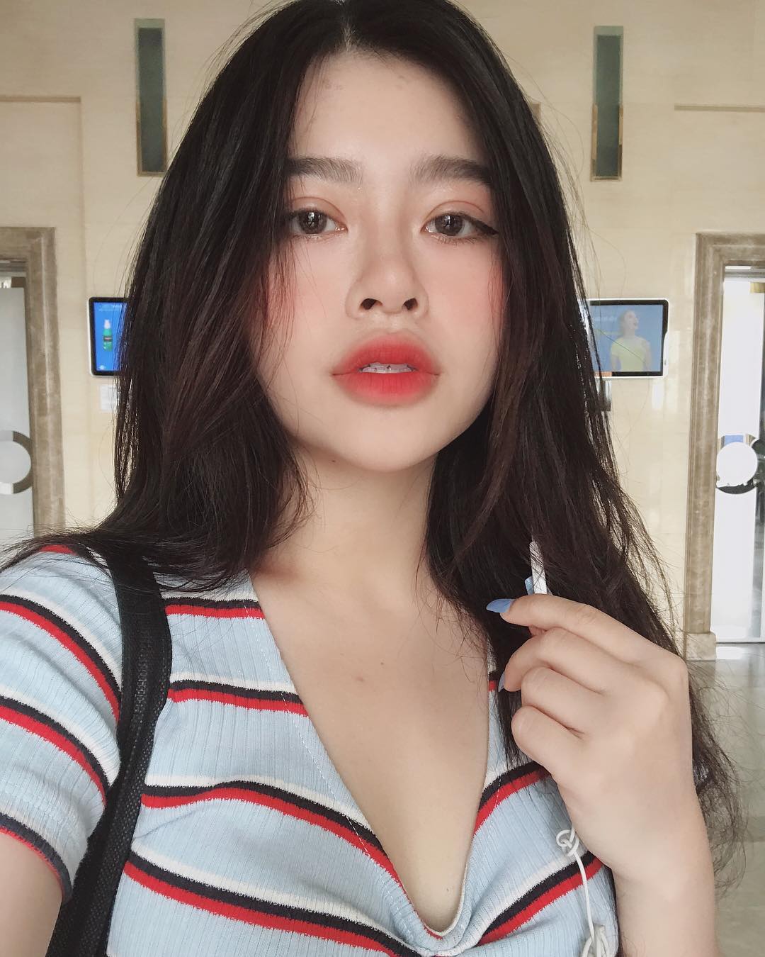 Cô con gái xinh như hot girl, sinh năm 2k2 của vợ hai ít người biết của NS Kim Tử Long - Ảnh 9. Cô con gái xinh như hot girl, sinh năm 2k2 của vợ hai ít người biết của NS Kim Tử Long - Ảnh 9.