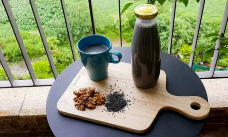 Có một loại sữa hạt đen sì nhưng nếu uống hàng ngày, da dẻ chị em sẽ hồng hào lên trông thấy, lại còn hỗ trợ giảm cân nữa chứ! - Ảnh 9. Có một loại sữa hạt đen sì nhưng nếu uống hàng ngày, da dẻ chị em sẽ hồng hào lên trông thấy, lại còn hỗ trợ giảm cân nữa chứ! - Ảnh 9.