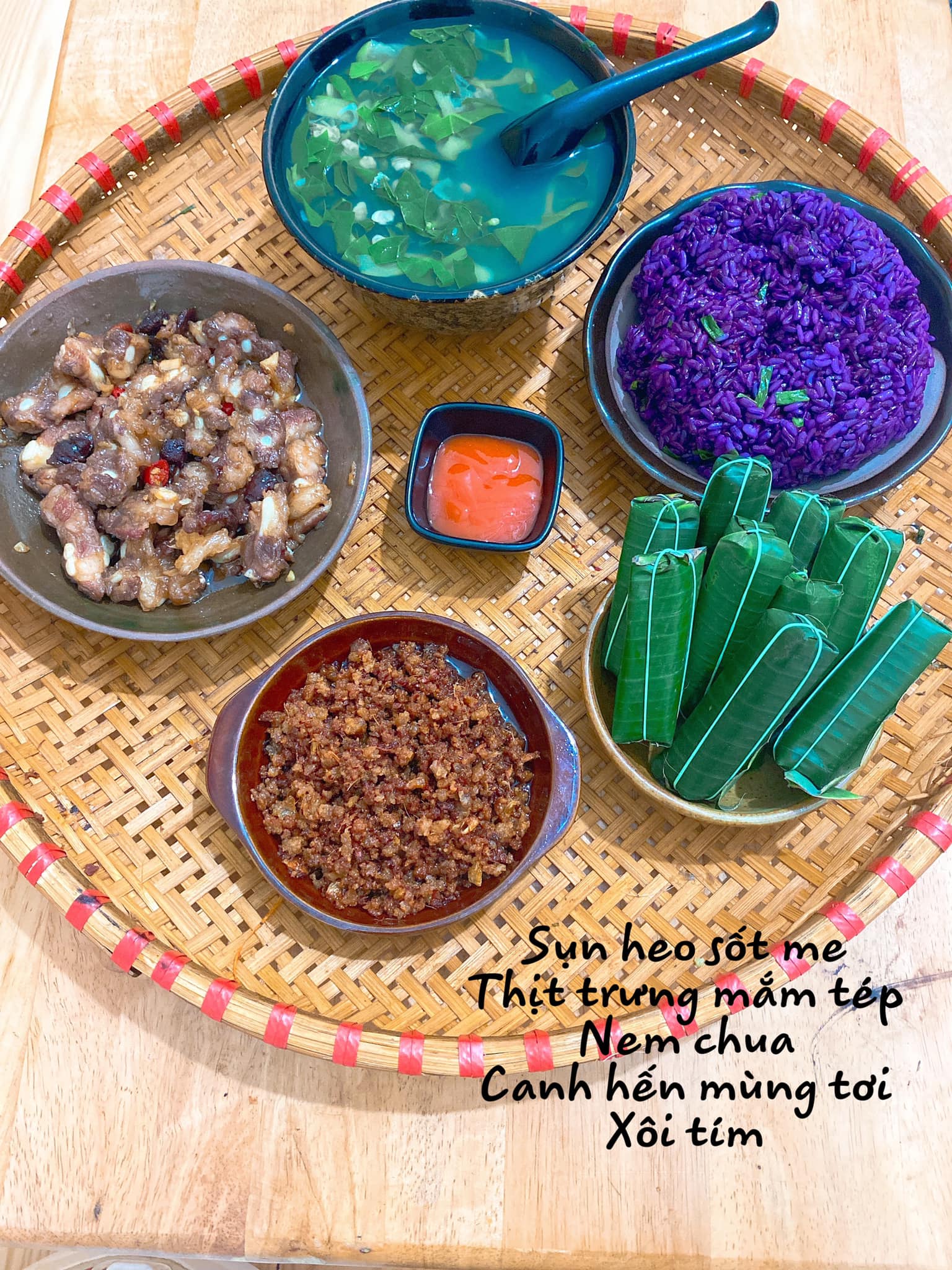 Loạt mâm cơm giá chưa đến 100.000 đồng của gái đảm Sơn La khiến chị em tấm tắc "ngon-bổ-rẻ mà lại không trùng món" - Ảnh 13. Loạt mâm cơm giá chưa đến 100.000 đồng của gái đảm Sơn La khiến chị em tấm tắc "ngon-bổ-rẻ mà lại không trùng món" - Ảnh 13.