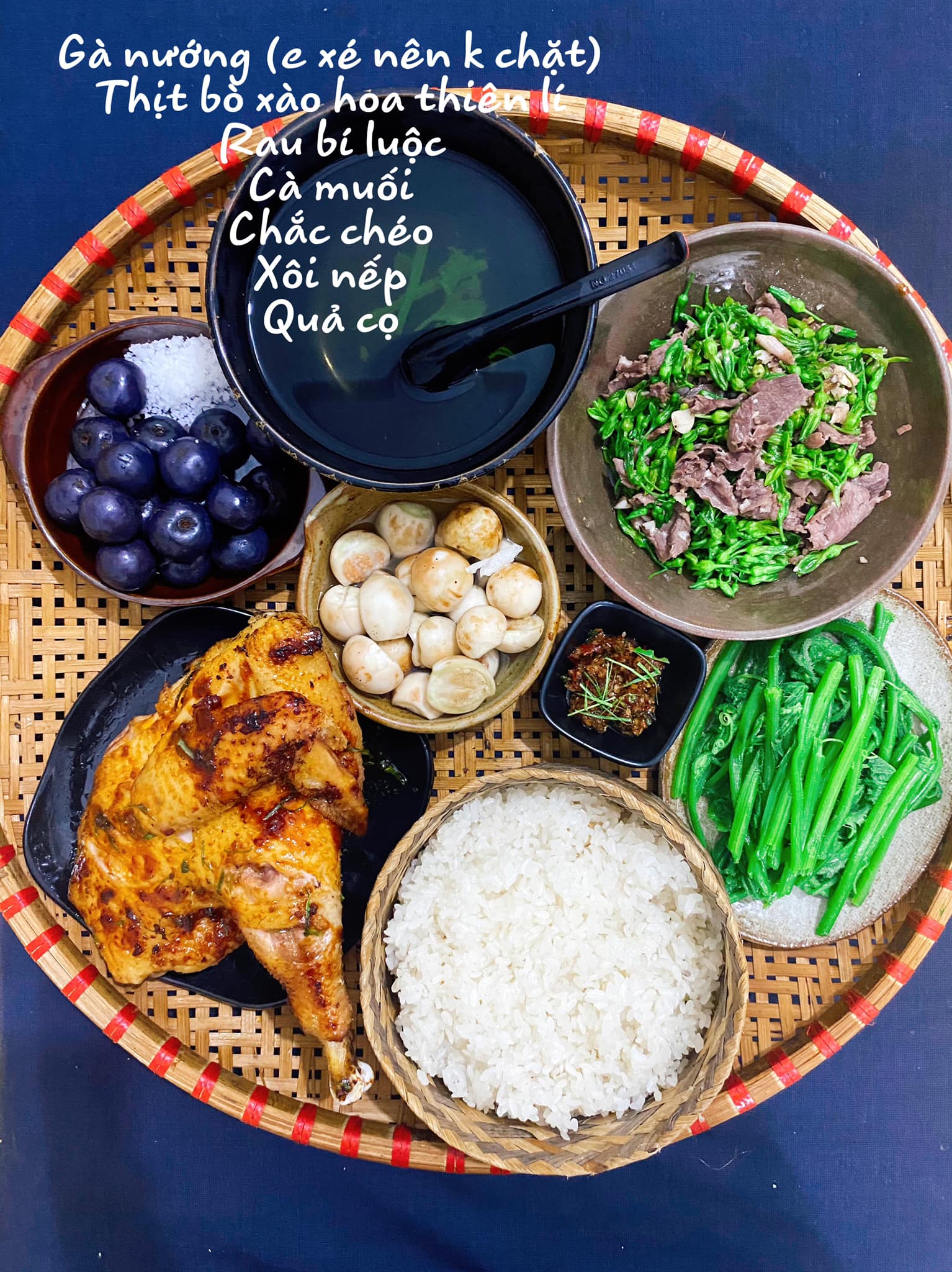 Loạt mâm cơm giá chưa đến 100.000 đồng của gái đảm Sơn La khiến chị em tấm tắc "ngon-bổ-rẻ mà lại không trùng món" - Ảnh 14. Loạt mâm cơm giá chưa đến 100.000 đồng của gái đảm Sơn La khiến chị em tấm tắc "ngon-bổ-rẻ mà lại không trùng món" - Ảnh 14.