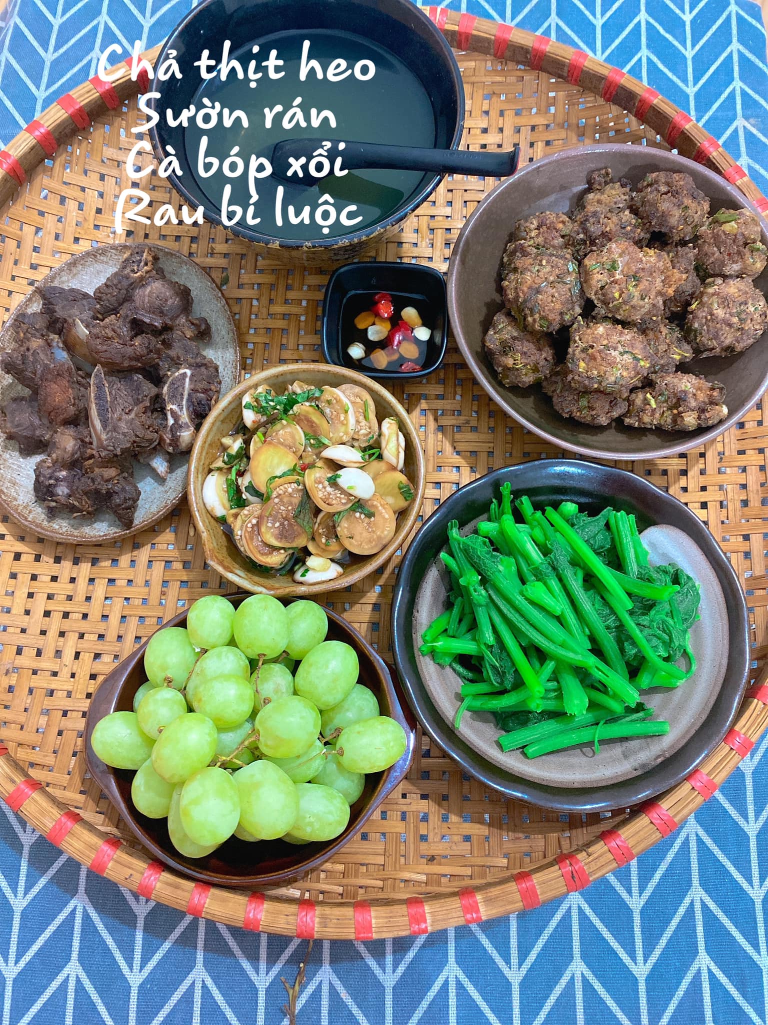 Loạt mâm cơm giá chưa đến 100.000 đồng của gái đảm Sơn La khiến chị em tấm tắc "ngon-bổ-rẻ mà lại không trùng món" - Ảnh 6. Loạt mâm cơm giá chưa đến 100.000 đồng của gái đảm Sơn La khiến chị em tấm tắc "ngon-bổ-rẻ mà lại không trùng món" - Ảnh 6.