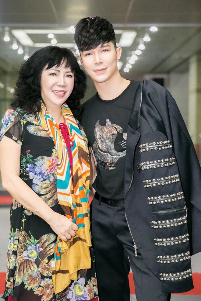 Nathan Lee nói gì về gia thế cực khủng mẹ là Giáo sư, bố là Vụ trưởng Bộ ngoại giao Trương Triều Dương? - Ảnh 3. Nathan Lee nói gì về gia thế cực khủng mẹ là Giáo sư, bố là Vụ trưởng Bộ ngoại giao Trương Triều Dương? - Ảnh 3.