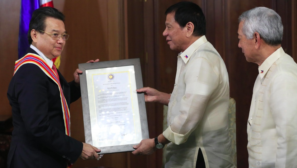 Nathan Lee nói gì về gia thế cực khủng mẹ là Giáo sư, bố là Vụ trưởng Bộ ngoại giao Trương Triều Dương? - Ảnh 8. Nathan Lee nói gì về gia thế cực khủng mẹ là Giáo sư, bố là Vụ trưởng Bộ ngoại giao Trương Triều Dương? - Ảnh 8.