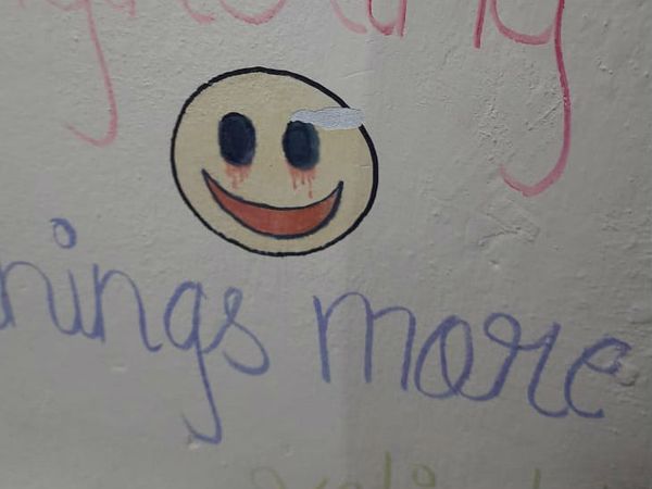 Đằng sau bức ảnh gia đình hạnh phúc là thảm kịch gây ra bởi cô con gái nhỏ, những gì được tìm thấy trong phòng hung thủ càng đáng sợ hơn - Ảnh 4.