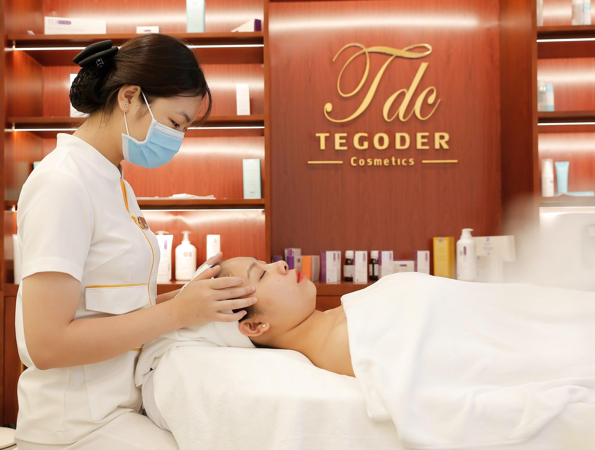 Xu hướng làm đẹp bằng mỹ phẩm tiêu chuẩn spa - Ảnh 1.