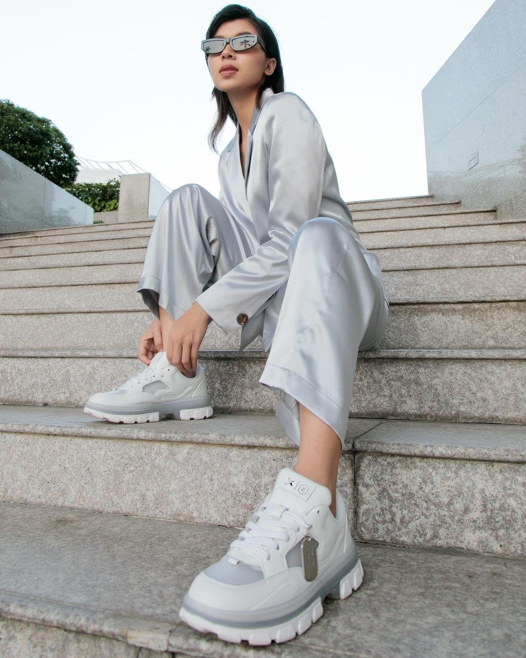 NTK Công Trí bắt tay Bitis Hunter tạo siêu phẩm sneaker mới, có gì hot mà netizen phát cuồng hết cả lên? - Ảnh 5. NTK Công Trí bắt tay Bitis Hunter tạo siêu phẩm sneaker mới, có gì hot mà netizen phát cuồng hết cả lên? - Ảnh 5.