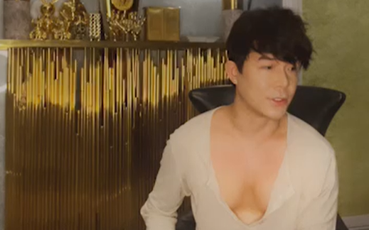 Cập nhật: Gần 2 tiếng tâm tình chưa đủ, Nathan Lee lại tiếp tục lên livestream tặng 30 triệu tiền mặt và Iphone 12 cho fan