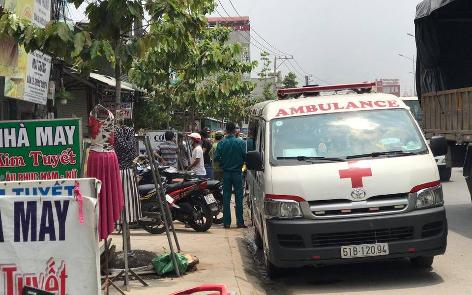 Thương tâm: Cha tử vong trên vũng máu, con trai nằm thoi thóp bên cạnh sau dòng trạng thái bất thường trên Facebook