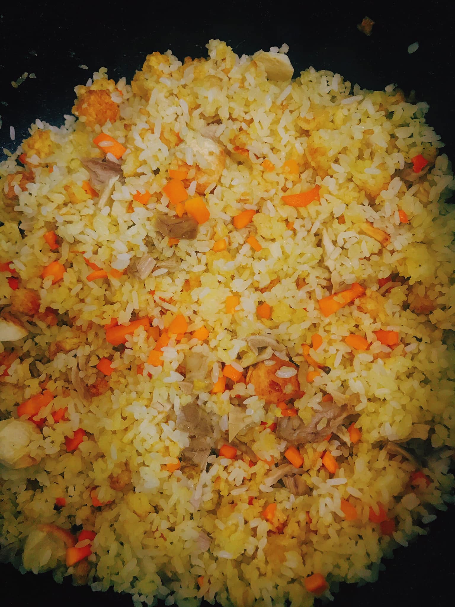 Cơm rang chảo qu&aacute; quen rồi, giờ l&agrave;m bằng nồi chi&ecirc;n kh&ocirc;ng dầu mới l&agrave; đỉnh cao - Ảnh 11.