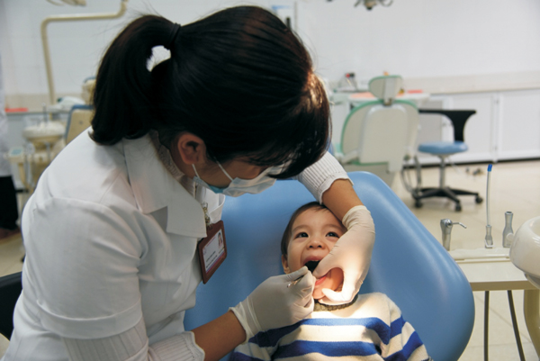 Sâu răng sữa ở trẻ trước tuổi tới trường là hơn 90%, chuyên gia nói gì? - Ảnh 3.