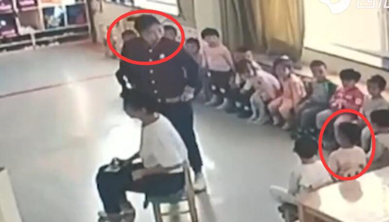 Cha mẹ bật camera vào giờ ăn trưa, phát hiện hành động tội ác, lập tức báo cảnh sát khiến cô giáo bị đuổi việc - Ảnh 4. Cha mẹ bật camera vào giờ ăn trưa, phát hiện hành động tội ác, lập tức báo cảnh sát khiến cô giáo bị đuổi việc - Ảnh 4.
