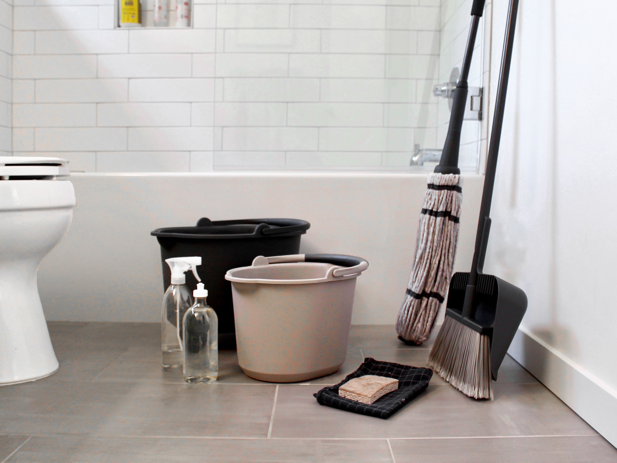 Dùng 5 món đồ này khi vệ sinh nhà cửa, vừa sạch bóng từng ngõ ngách lại diệt khuẩn, đảm bảo cho sức khỏe cho cả gia đình - Ảnh 4.