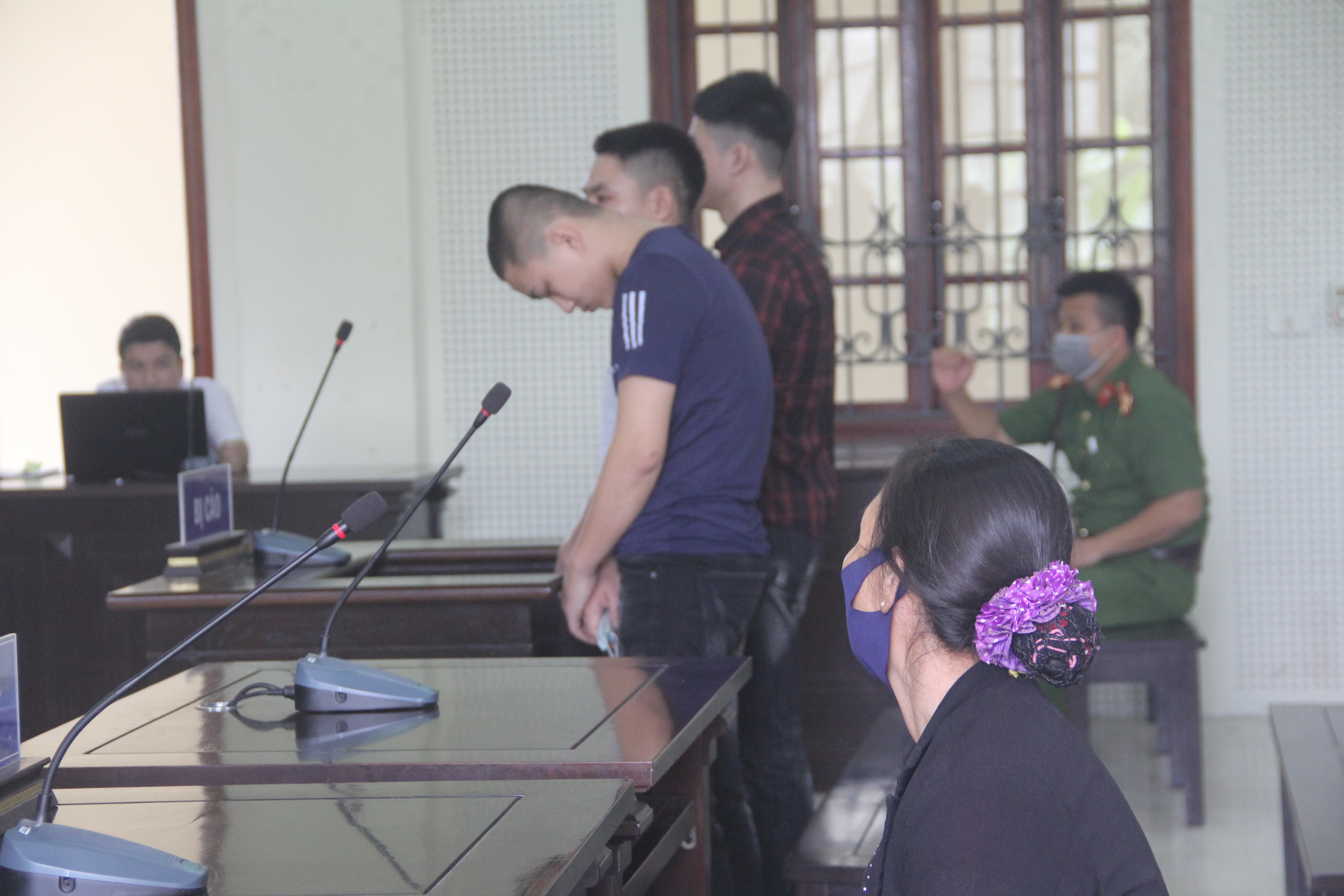 Nỗi đau của người mẹ có con trai 16 tuổi lầm đường lạc lối - Ảnh 3. Nỗi đau của người mẹ có con trai 16 tuổi lầm đường lạc lối - Ảnh 3.