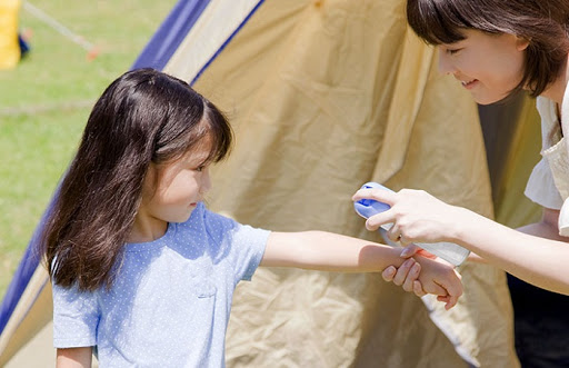 Đổi “vị” du lịch với trải nghiệm mới: Cho con đi cắm trại cần chuẩn bị những gì để phòng tránh các vấn đề về sức khỏe? - Ảnh 2.