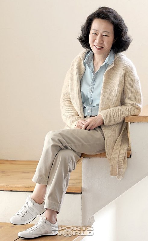 Nhìn vẻ ngoài của Vera Wang và minh tinh Hàn Quốc giành tượng vàng Oscar, ai nghĩ được hai người đều ở tuổi U80 - Ảnh 11.