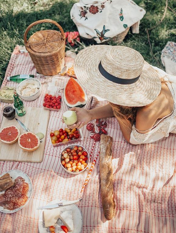 15 Ý tưởng chụp ảnh picnic xinh xỉu mà hội chị em không thể bỏ qua