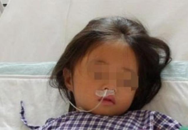 Con gái 7 tuổi nhập viện trong tình trạng sốt cao, miệng liên tục lẩm bẩm về chiếc máy giặt, bà mẹ bất ngờ phát hiện ra một bí mật gây sốc - Ảnh 1.