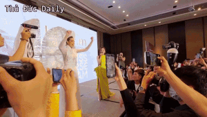 Cả dàn mỹ nhân đến họp báo nhưng chỉ duy nhất H'Hen Niê ở lại cổ vũ cho Khánh Vân trước ngày lên đường thi Hoa hậu Hoàn vũ - Ảnh 1.