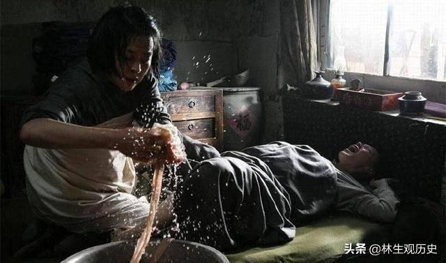 Xem phim thấy mỗi lần có người đẻ, bà mụ liền bắt đun nước nóng là vì sao? Tìm hiểu xong mới biết mẹ bầu ngày nay thật hạnh phúc - Ảnh 3.