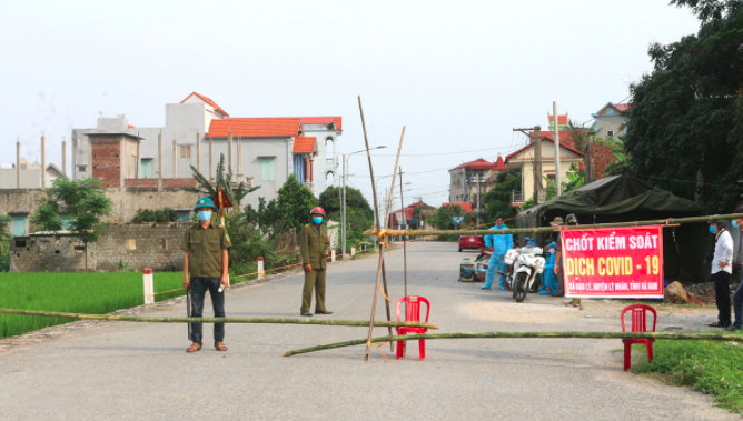 Bố đẻ nam thanh niên Hà Nam đi khám bệnh trước khi mắc COVID-19, vợ tập thể dục cùng nhiều người - Ảnh 3.