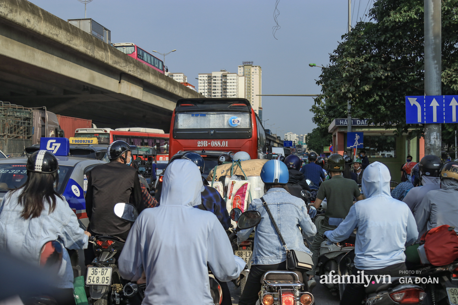 Cửa ngõ ra vào Thủ đô tắc kinh hoàng, 