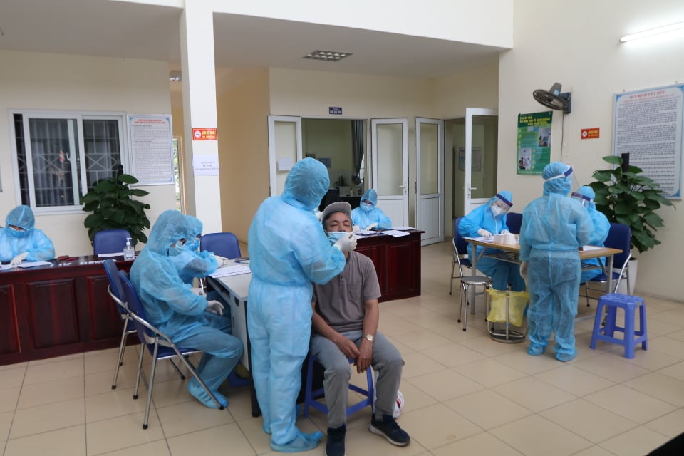Sáng 4/4, Việt Nam có thêm 3 ca mắc mới COVID-19 - Ảnh 1. Sáng 4/4, Việt Nam có thêm 3 ca mắc mới COVID-19 - Ảnh 1.